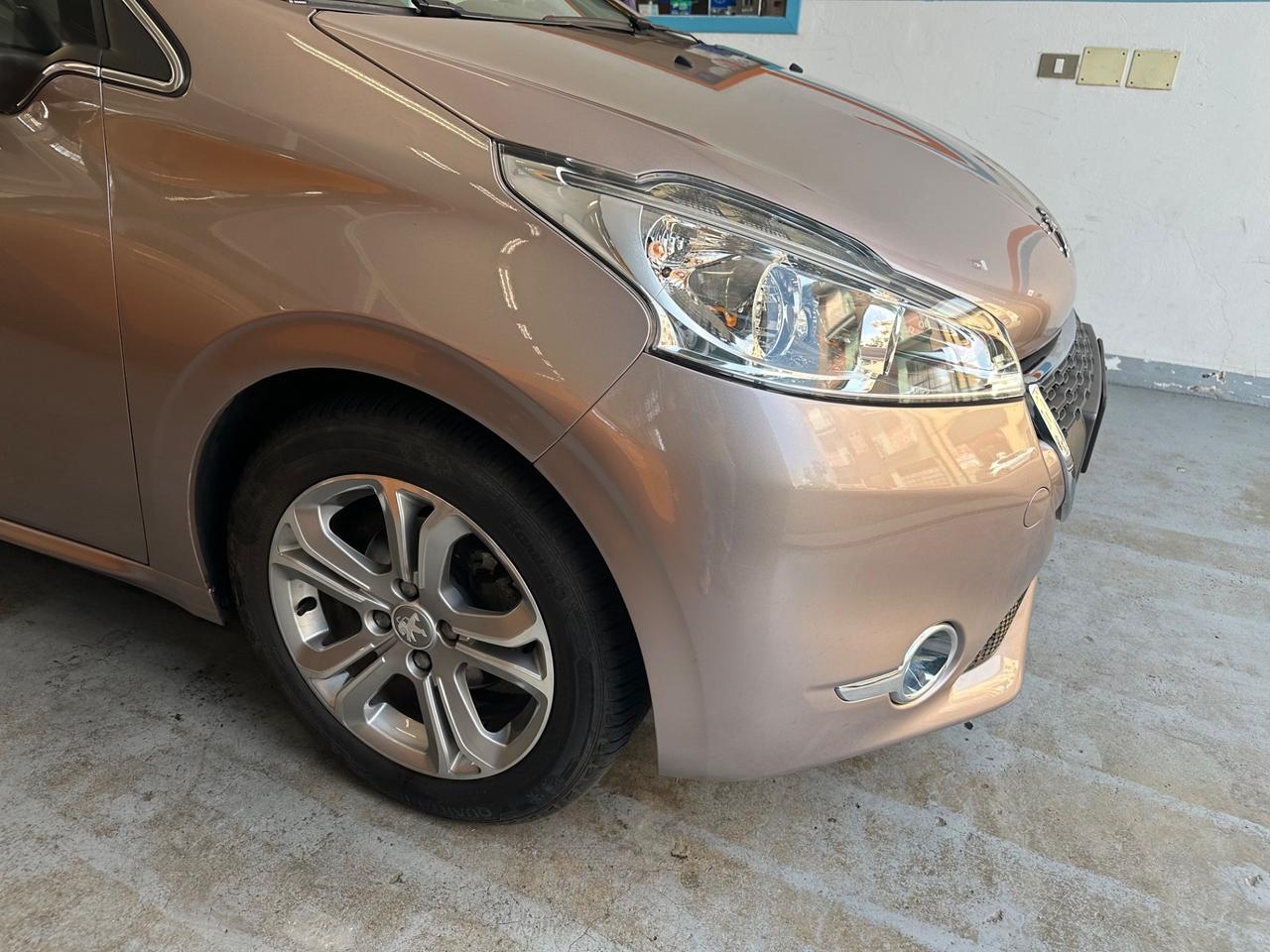 Peugeot 208 1.2 VTi 82 CV 5 porte Allure - Navy Clima Autonavigli