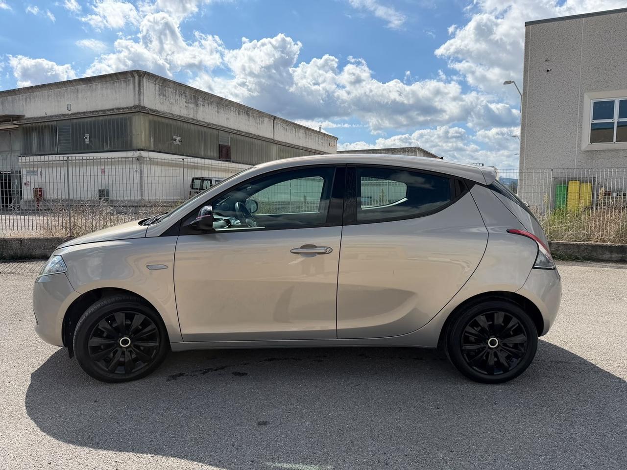 Lancia Ypsilon 100000 KM GARANZIA 12 MESI