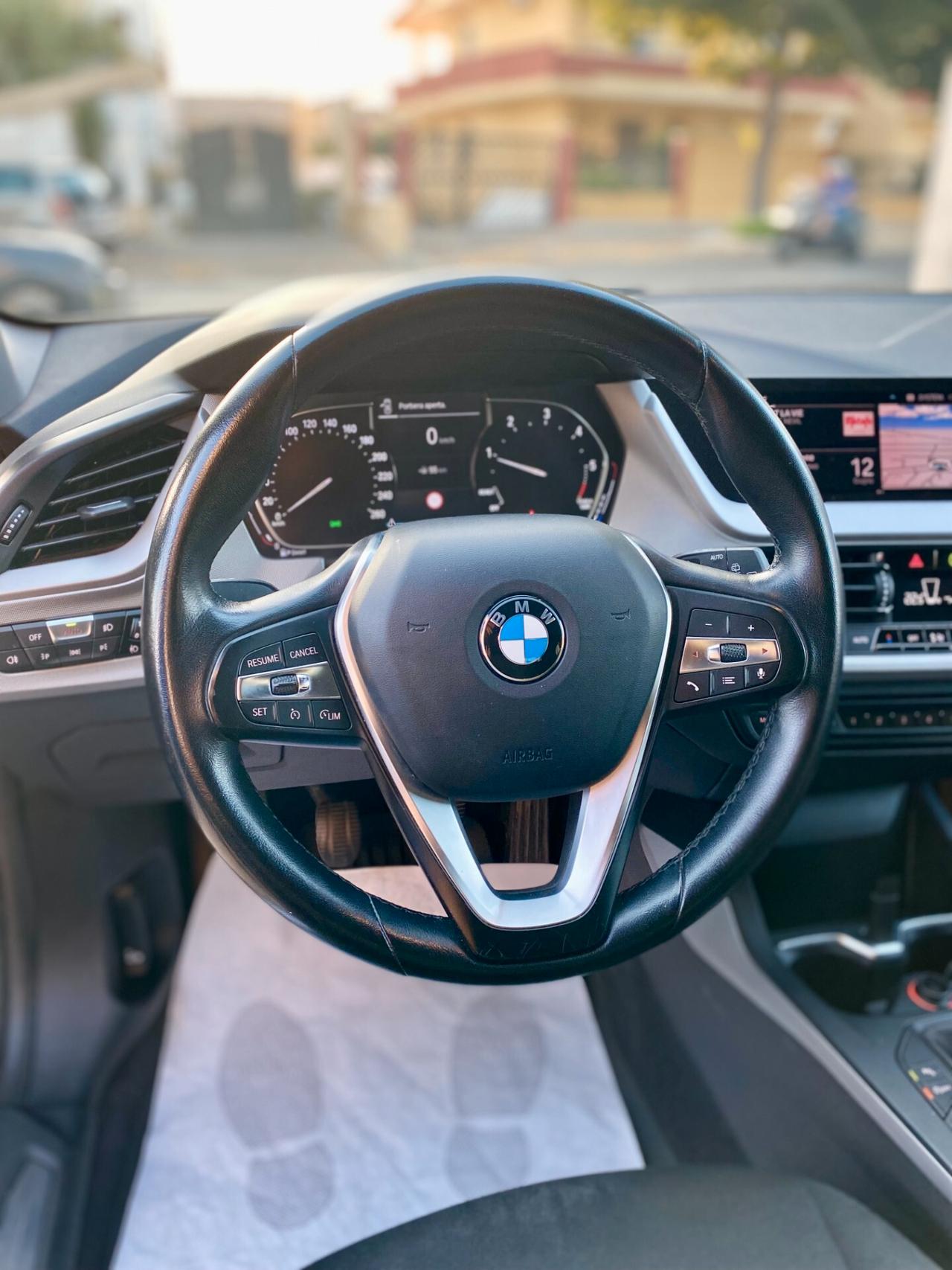 Bmw 116 116d 5p. Business Advantage