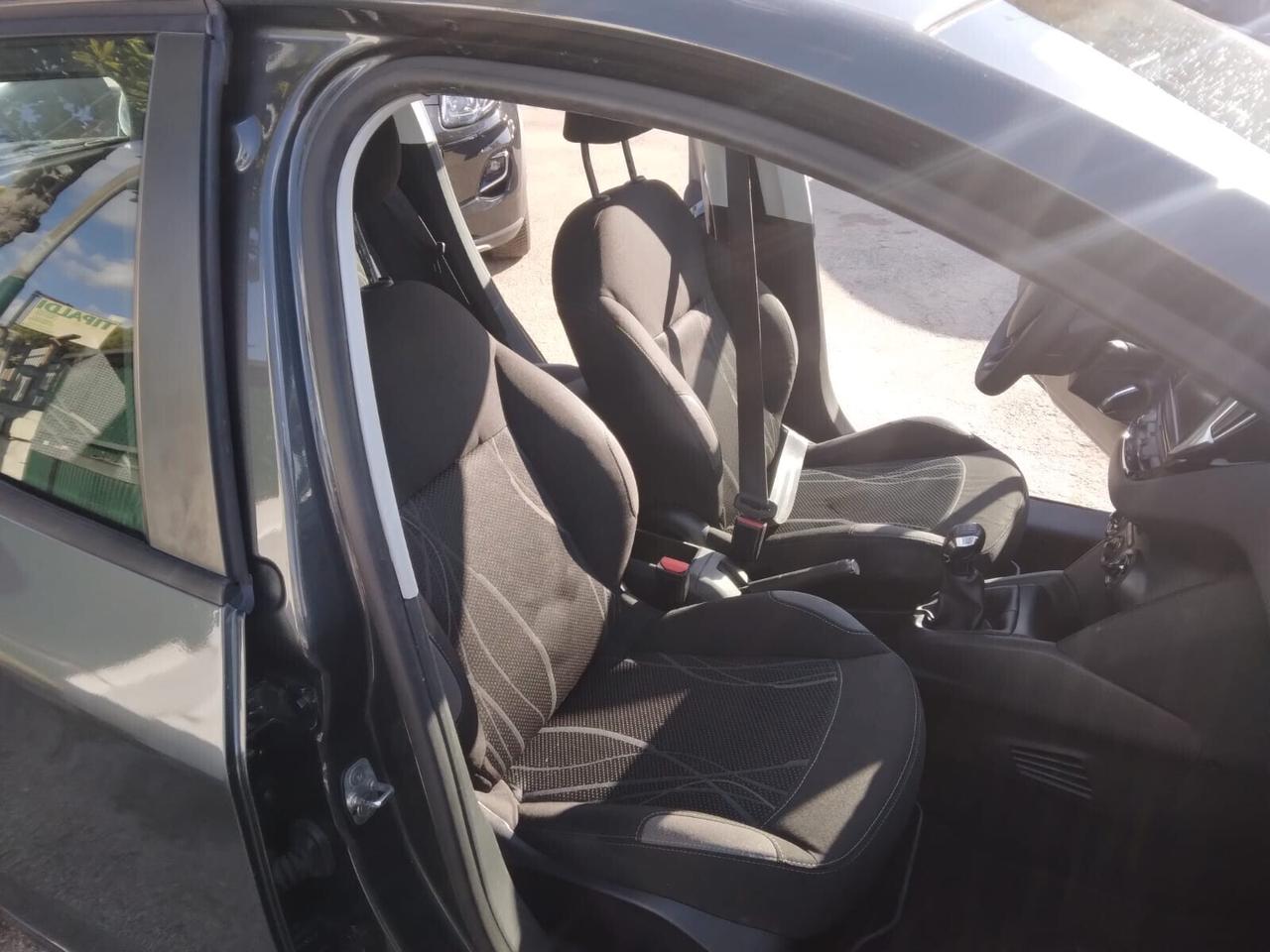 Peugeot 208 1.4 HDi 2015