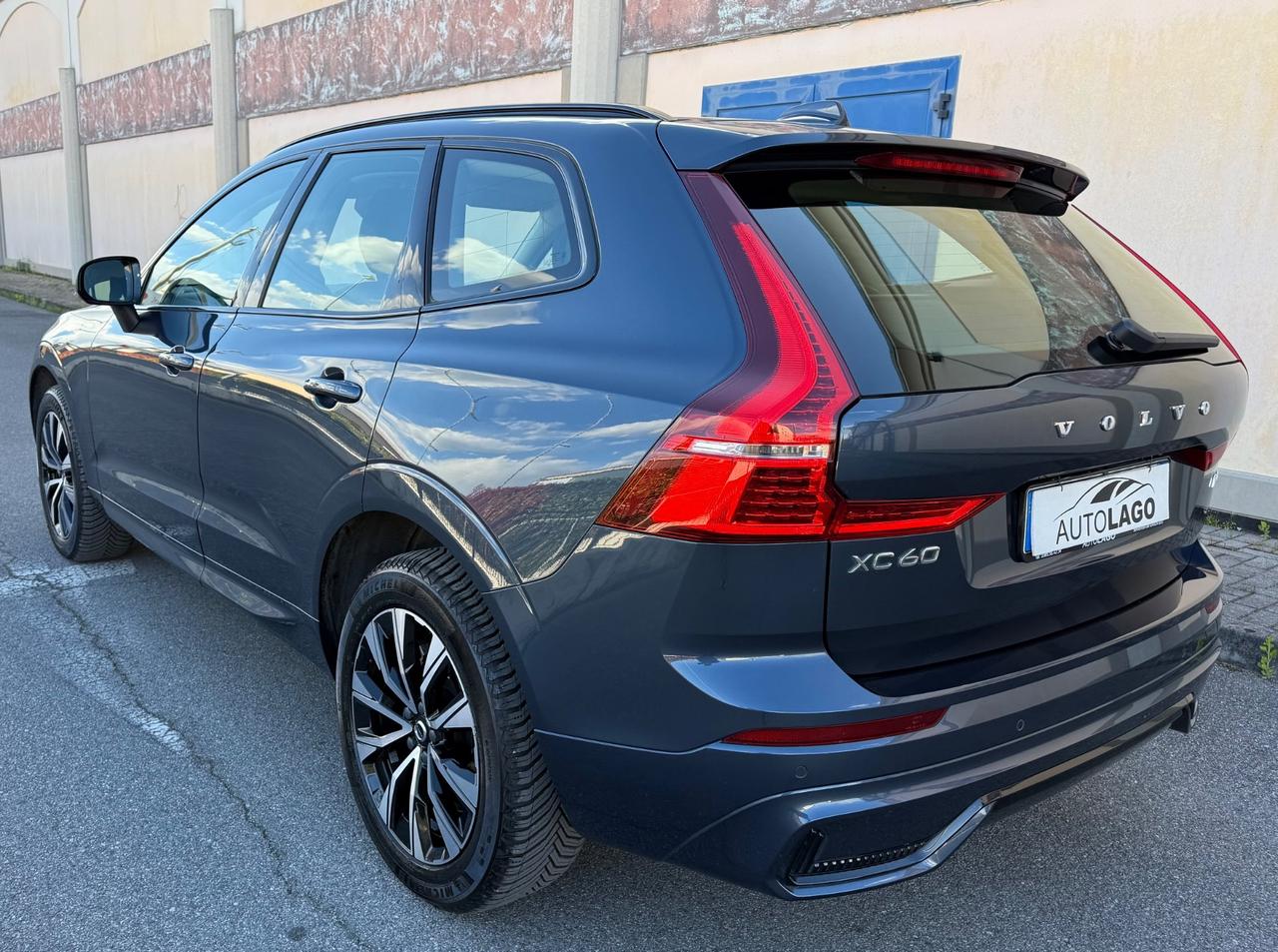Volvo XC 60 XC60 B4 (d) automatico Plus Dark 2022