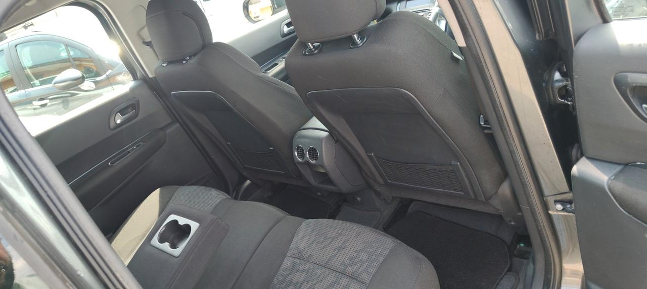 Peugeot 3008 1.6 HDi 110CV Outdoor