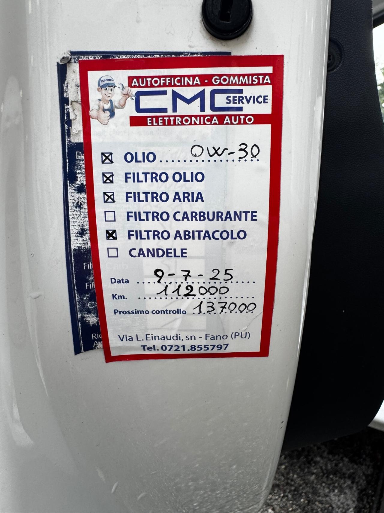 Peugeot 208 1.4 HDi 68 CV 5 porte Neopatentati