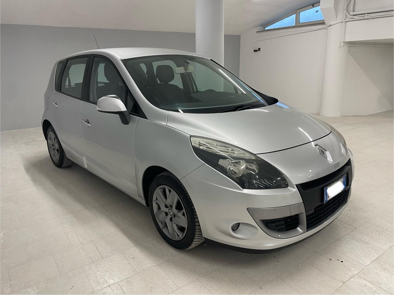 Renault Scenic Scénic 1.6 GPL Attractive Navi