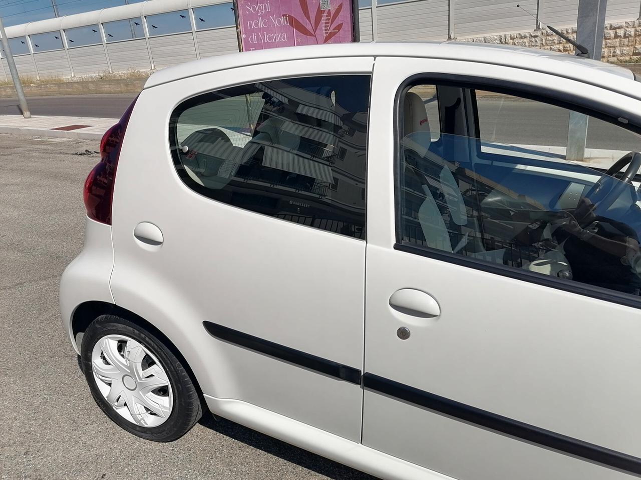 Peugeot 107 1.0 68CV 5p. Superga *SOLO 80.000 KM* 2012