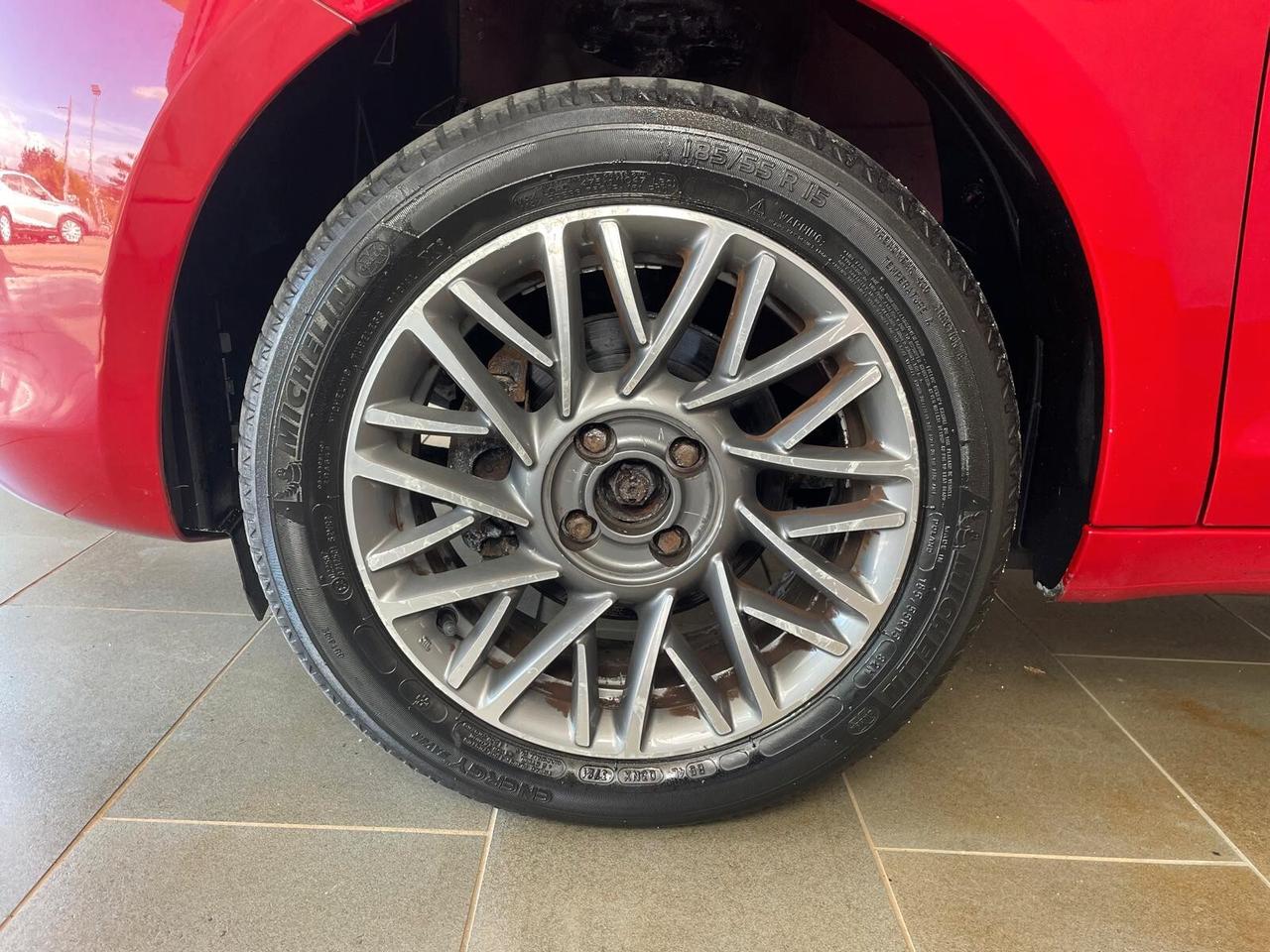 Lancia Ypsilon 1.2 69 CV 5 porte S&S Black&Red