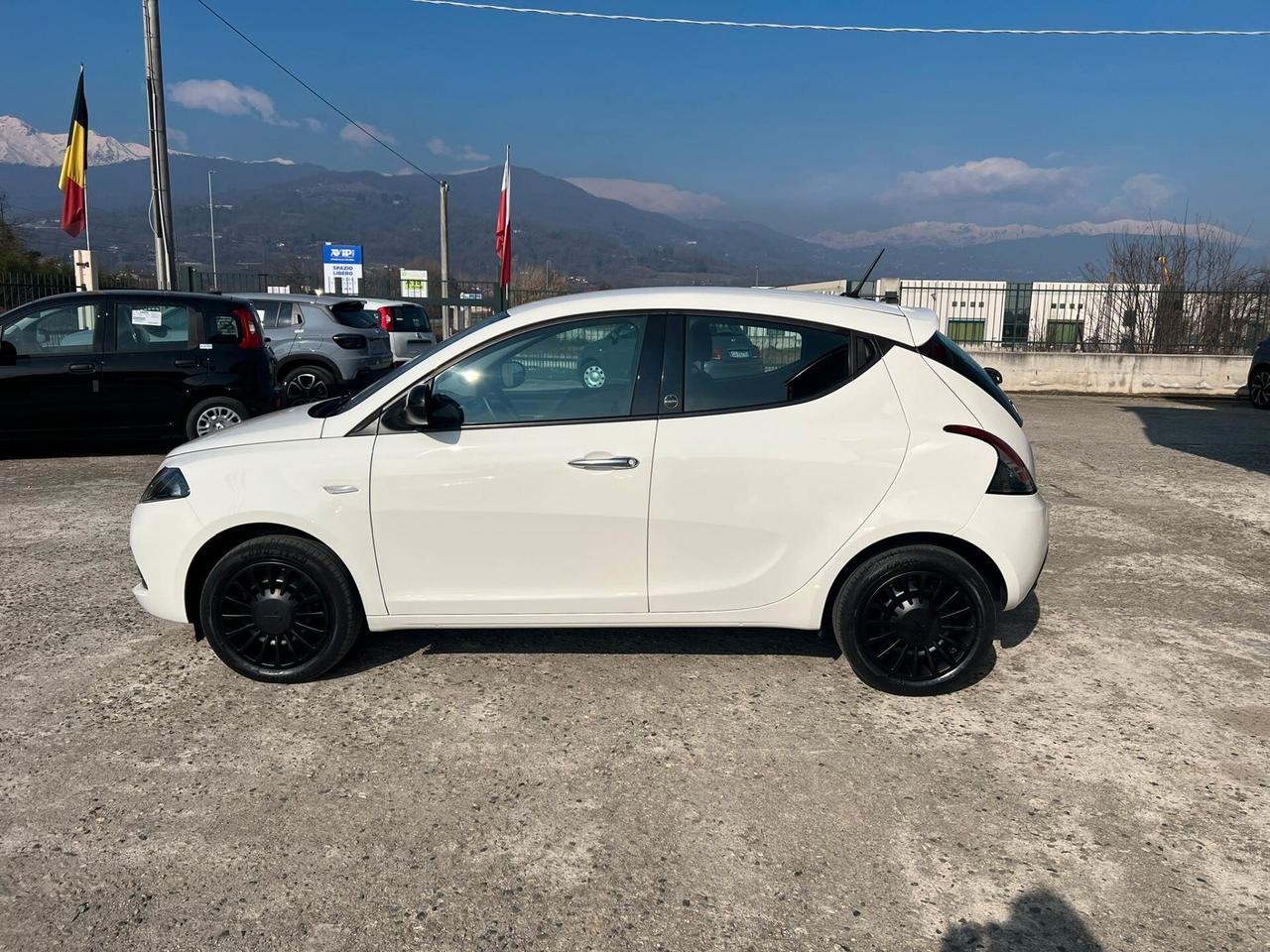 Lancia Ypsilon 1.0 FireFly 5 porte S&S Hybrid Ecochic Silver