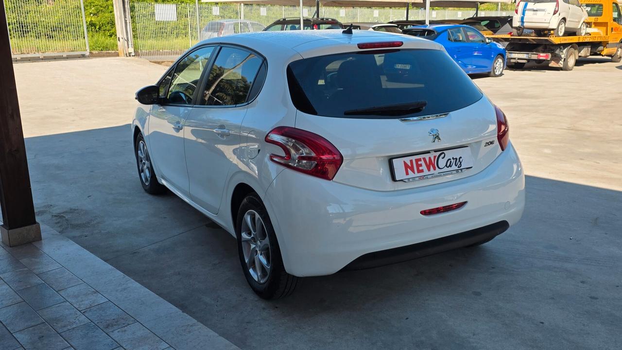 Peugeot 208 1.4 HDi 68 CV 5 porte Allure