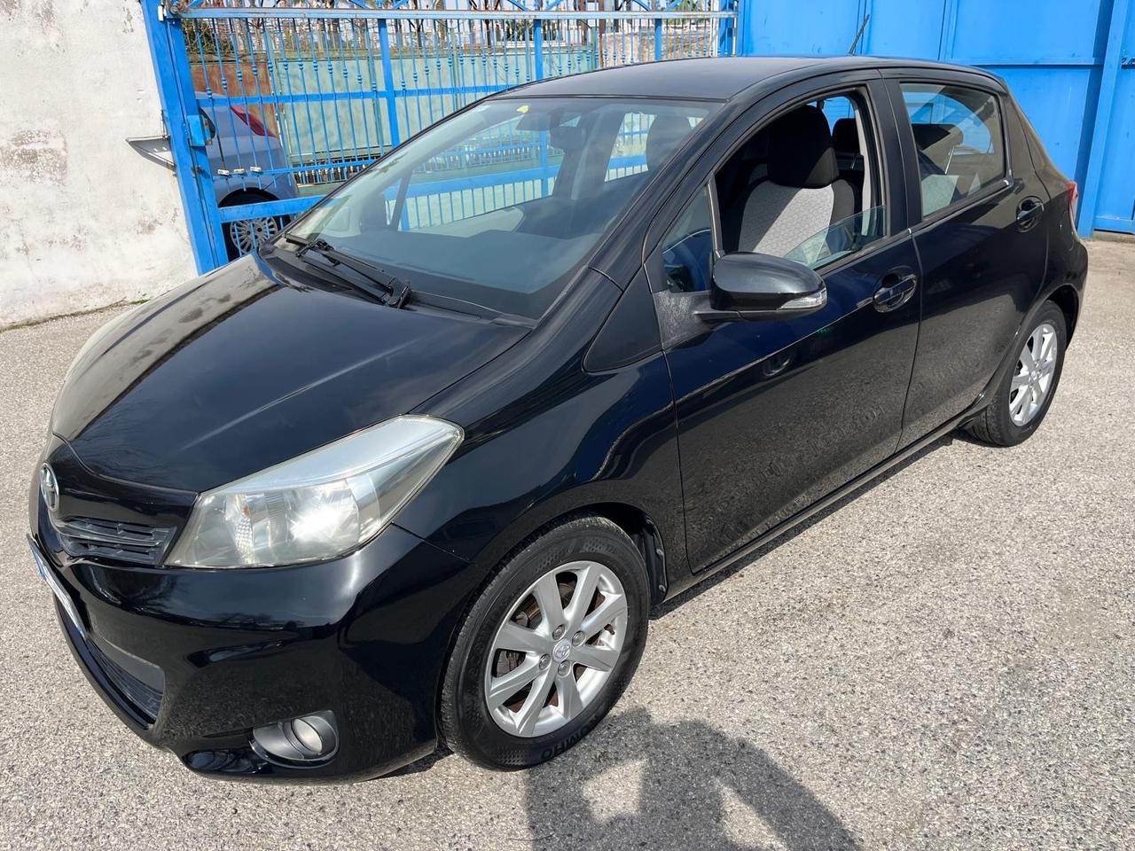 Toyota yaris 5P-1.0 benz-98000km-Full-2012