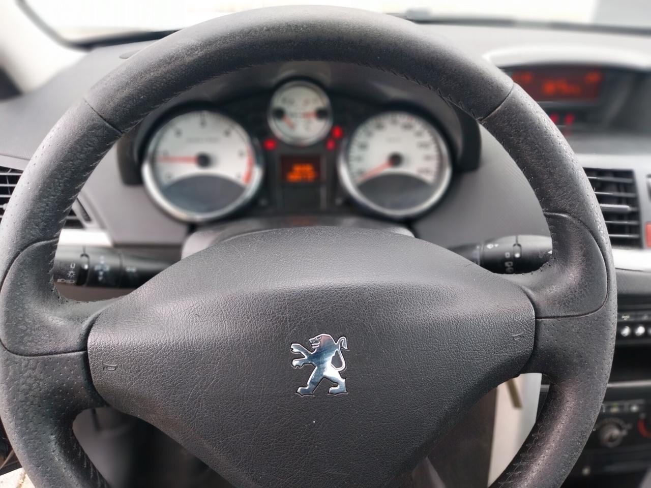 Peugeot 207 1.4 HDi 70CV 5p. Active