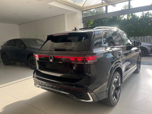 VOLKSWAGEN Tiguan 2.0 TDI 150 CV DSG R-Line Plus da ?519,00 mensili