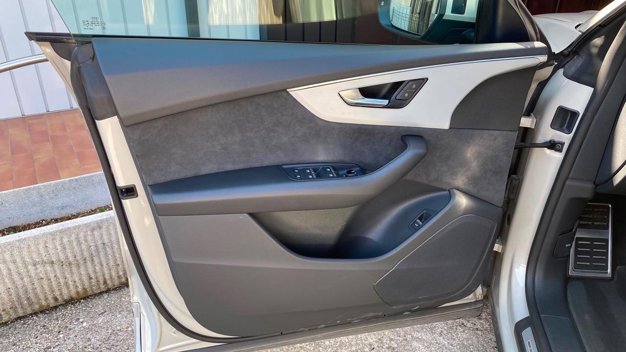 Audi Q8 55 TFSI e quattro tiptronic Sport S-Line