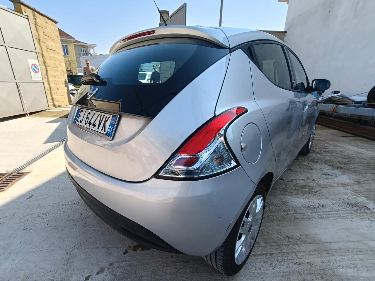 Lancia Ypsilon 1.2 69 CV 5 porte S&S Silver