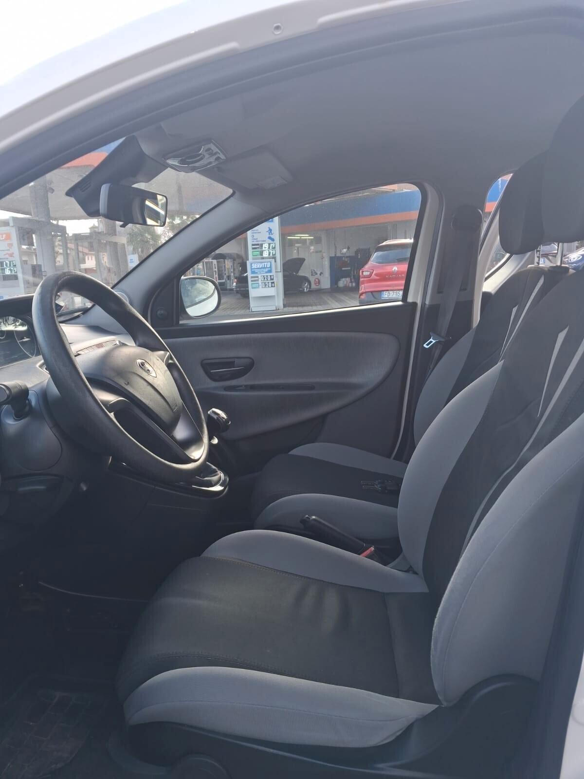 Lancia Ypsilon 1.2 69 CV 5 porte Platinum