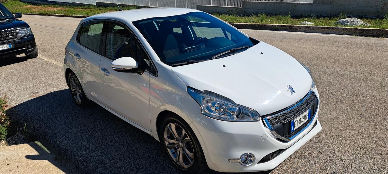 Peugeot 208 1.4 HDi 68 CV 5 porte Allure