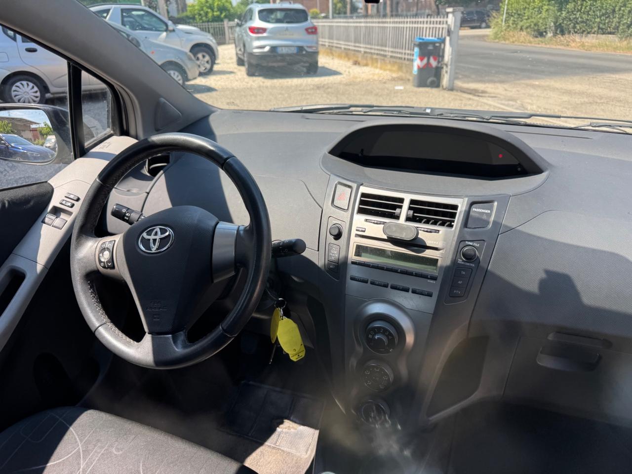 Toyota Yaris 1.0 5 porte