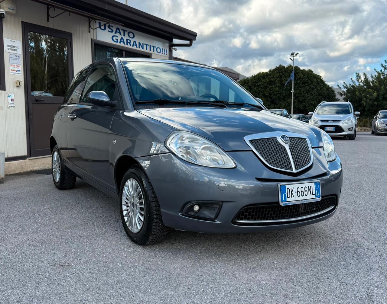 Lancia Ypsilon 1.3 MJT 75 CV Argento