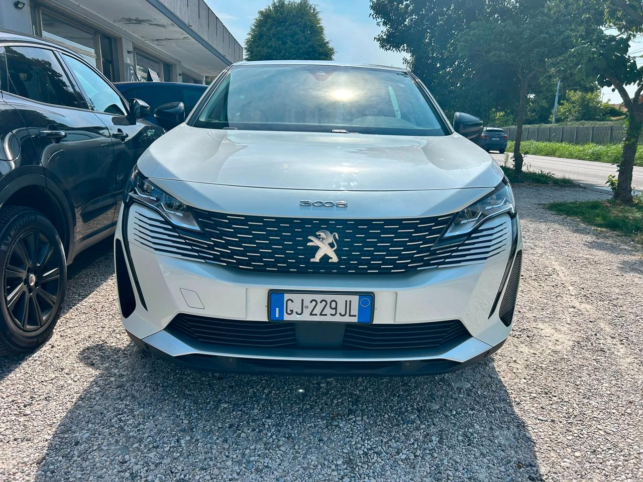 Peugeot 3008 BlueHDi 130 S&S EAT8 Active Pack