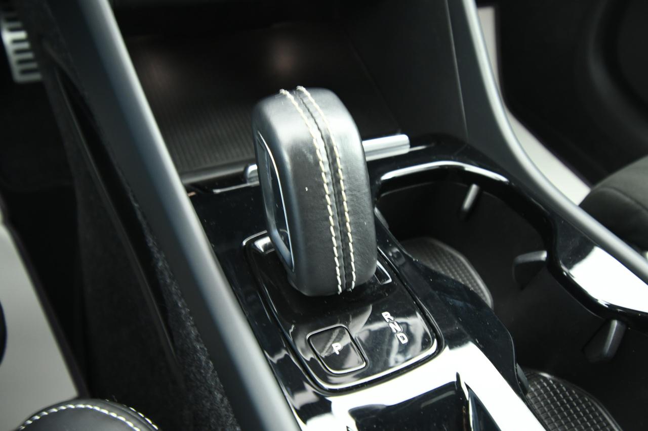 VOLVO XC40 1.5 t5 phev R-design auto LED+CAMERA+APP CONNECT