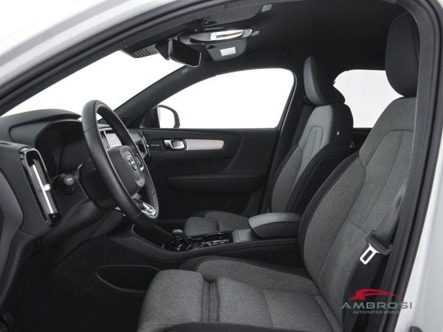 VOLVO XC40 2.0 b3 Plus Dark auto - AUTOCARRO N1