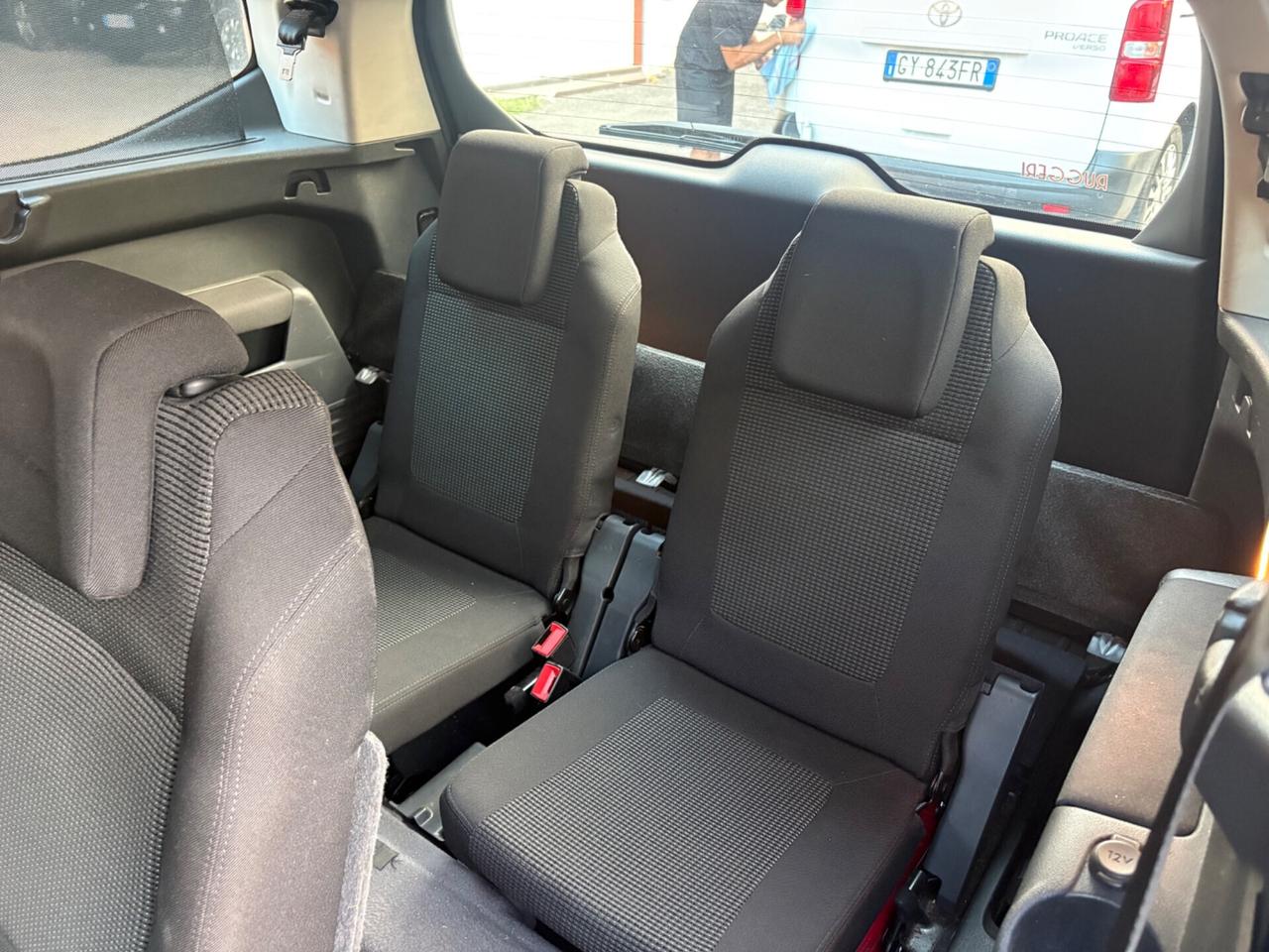 Peugeot 5008 2.0 HDi 150CV Active 7 POSTI