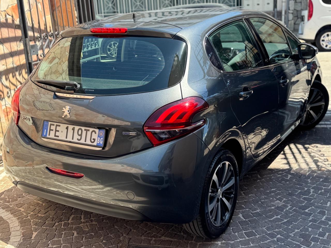 Peugeot 208 PureTech 82 5 porte Allure
