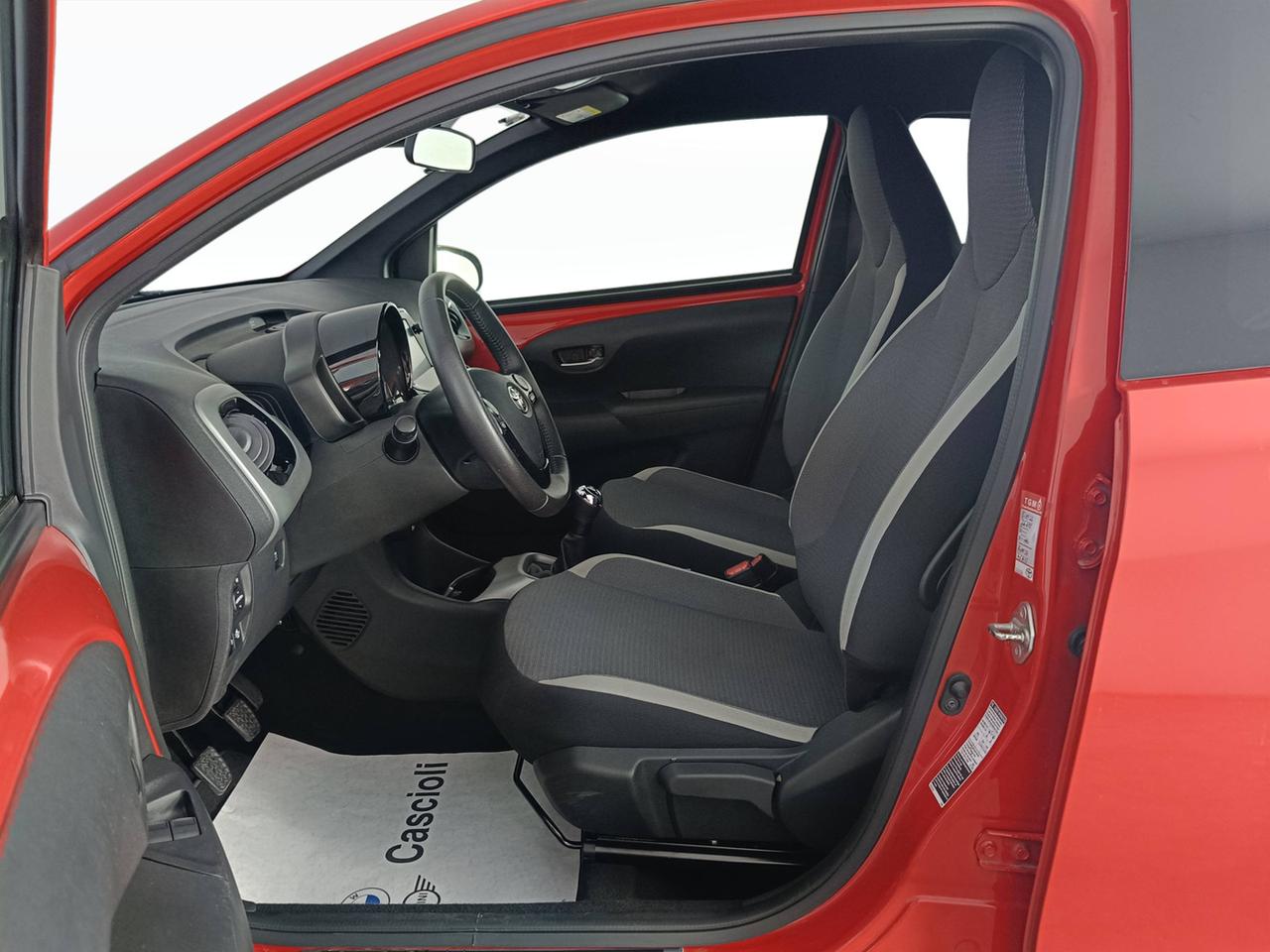 TOYOTA Aygo II 2018 5p - Aygo 5p 1.0 x-play 72cv
