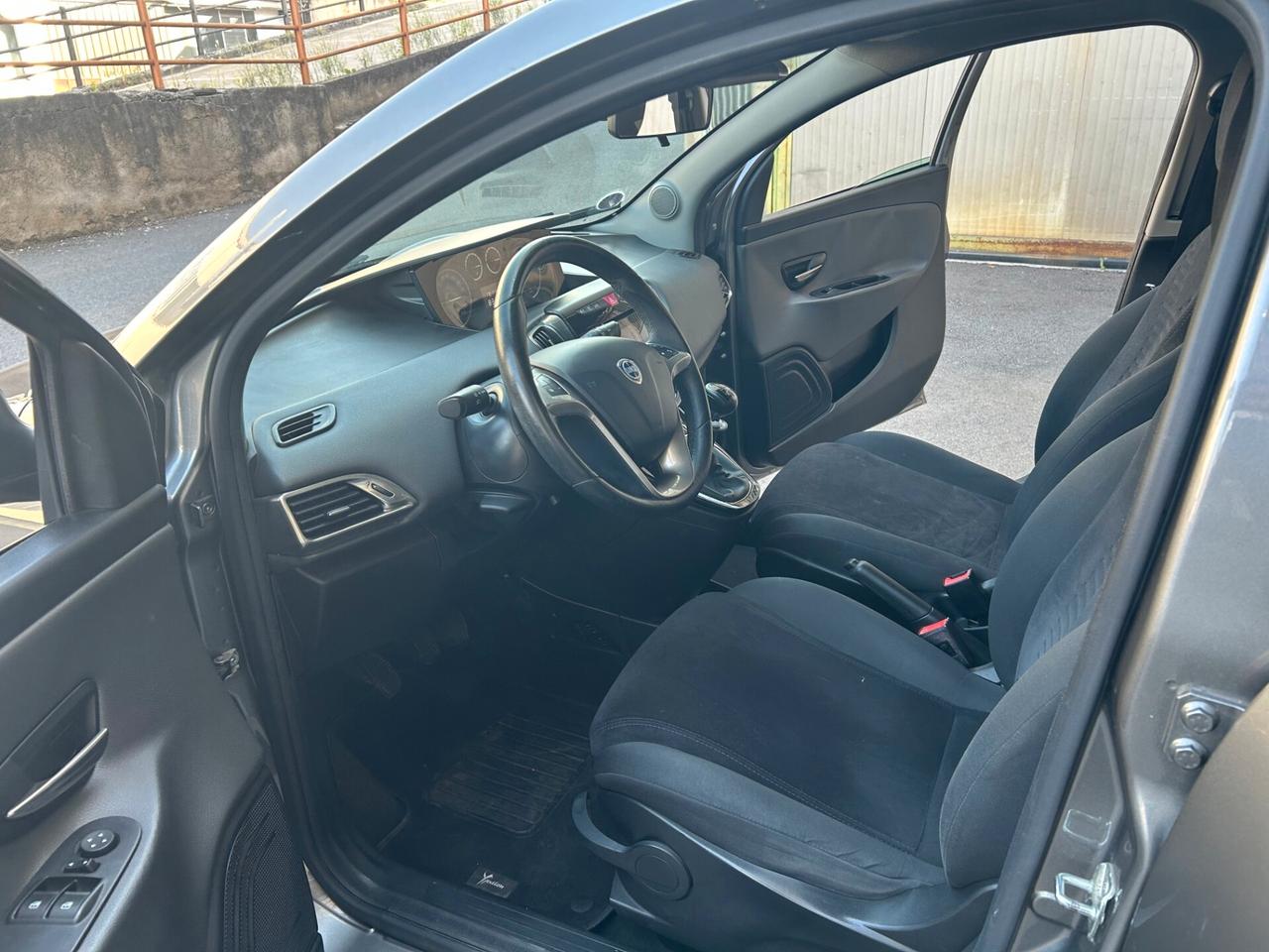 Lancia Ypsilon 0.9 TwinAir 85 CV 5 porte Metano Ecochic Gold