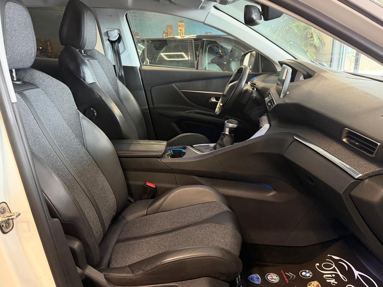 PEUGEOT 3008 1.6 BLUEHDI 120CV OK NEOPATENTATO NAVI CAM ANNO 2017