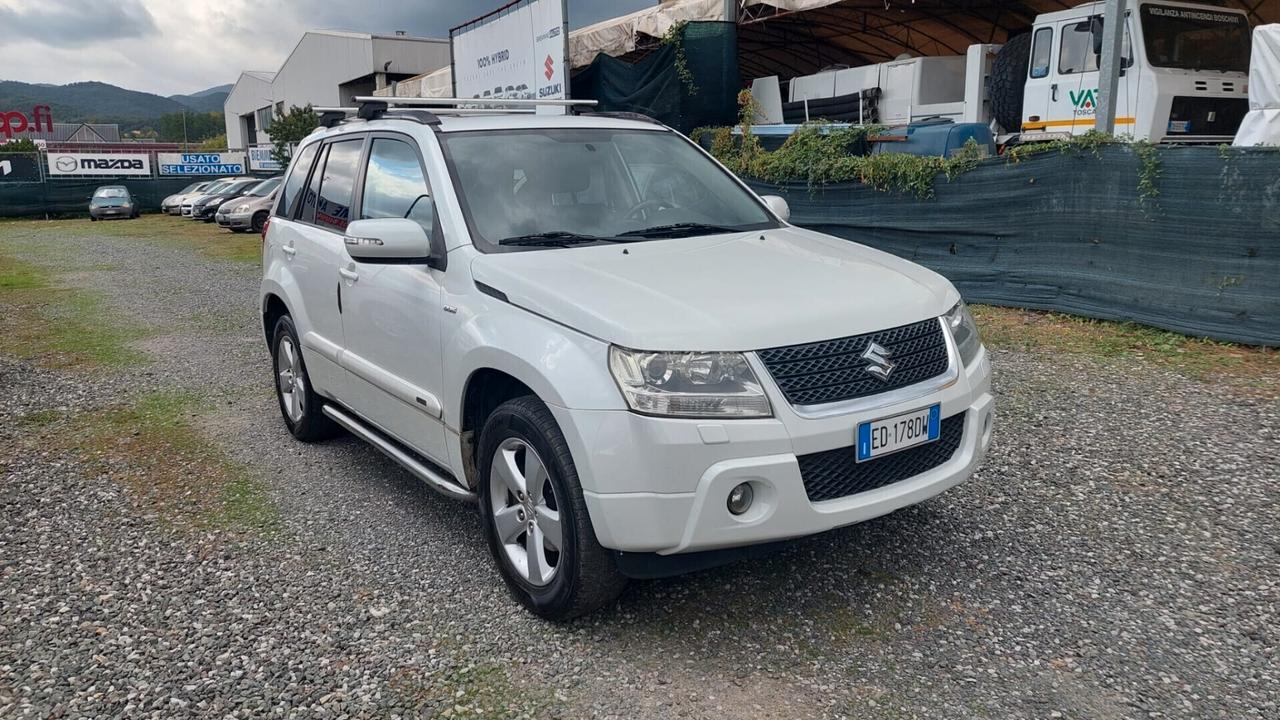 Suzuki Grand Vitara 5 PORTE Executive Crossover-Navi-Tetto Apribile-Interno Pelle