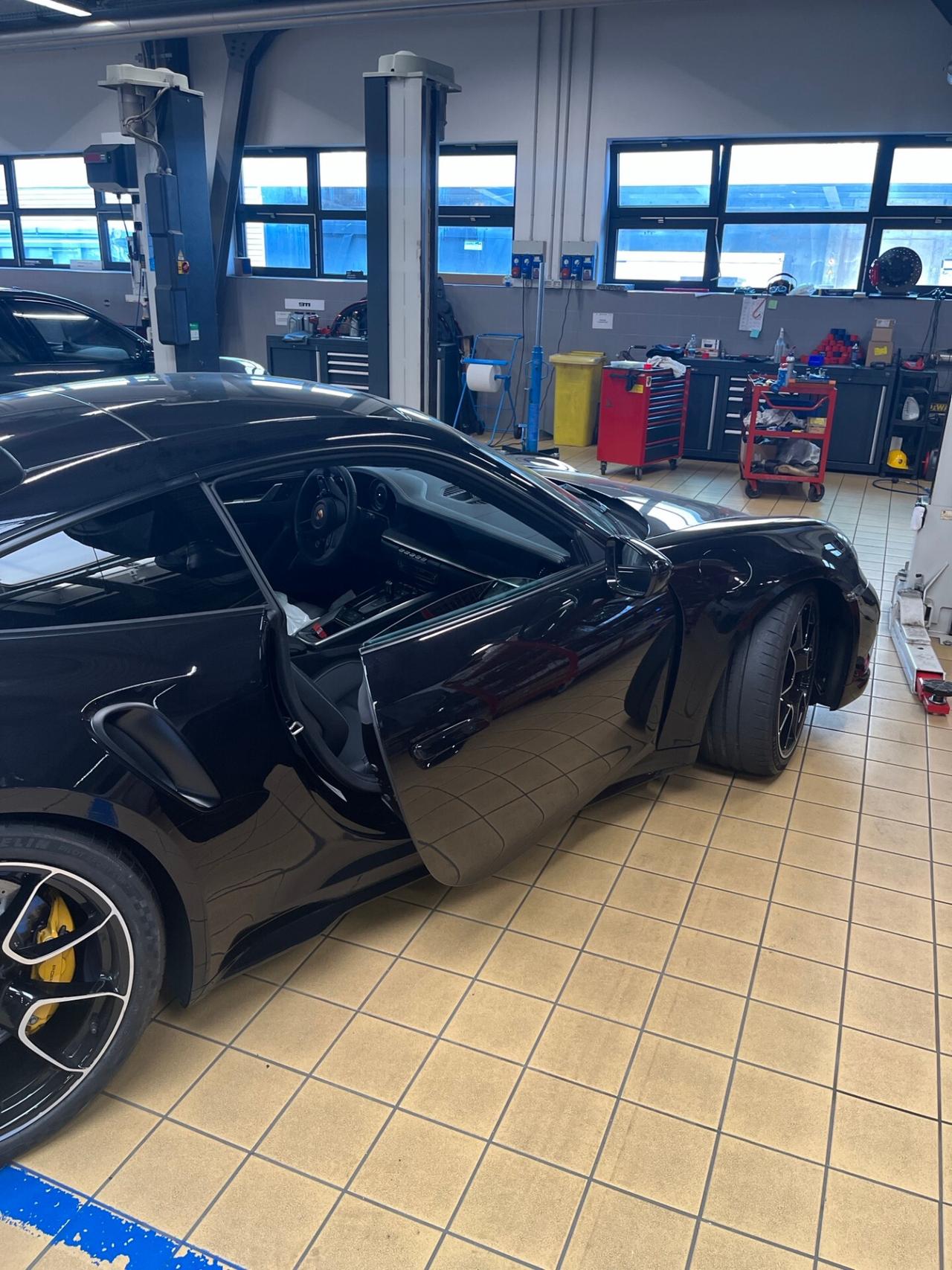 Porsche 911 992 turbo s 650 cavalli