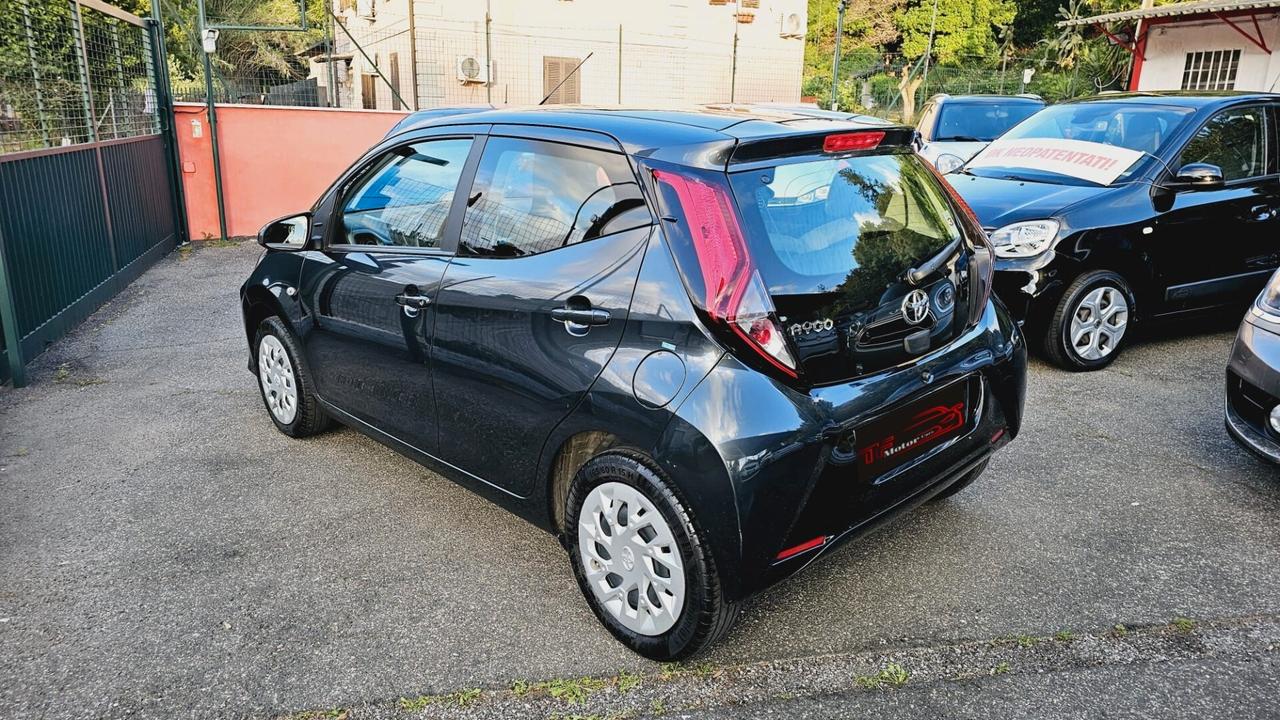 Toyota Aygo Connect 1.0 VVT-i 72 CV 5 porte x-play