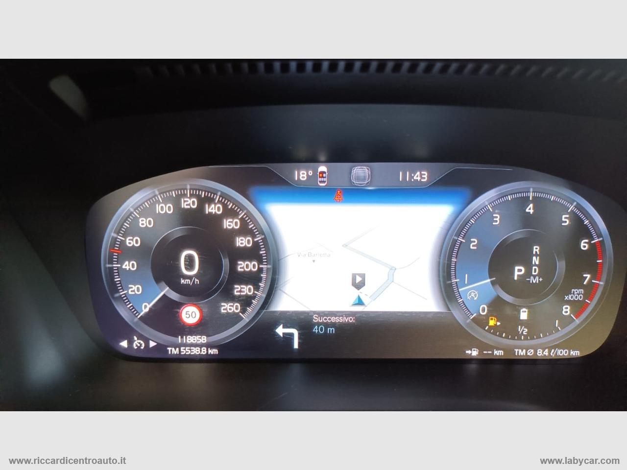 VOLVO XC40 B4 AWD Geartronic Momentum Pro