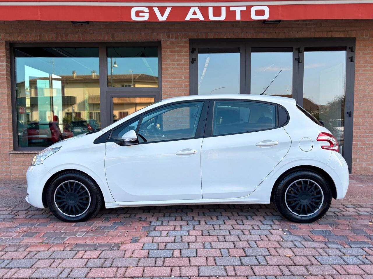 Peugeot 208 1.6 HDi 92CV 5 porte