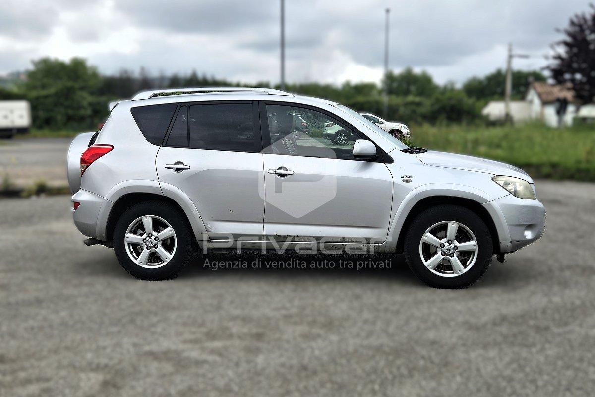 TOYOTA RAV4 2.2 D-4D 177 CV Luxury