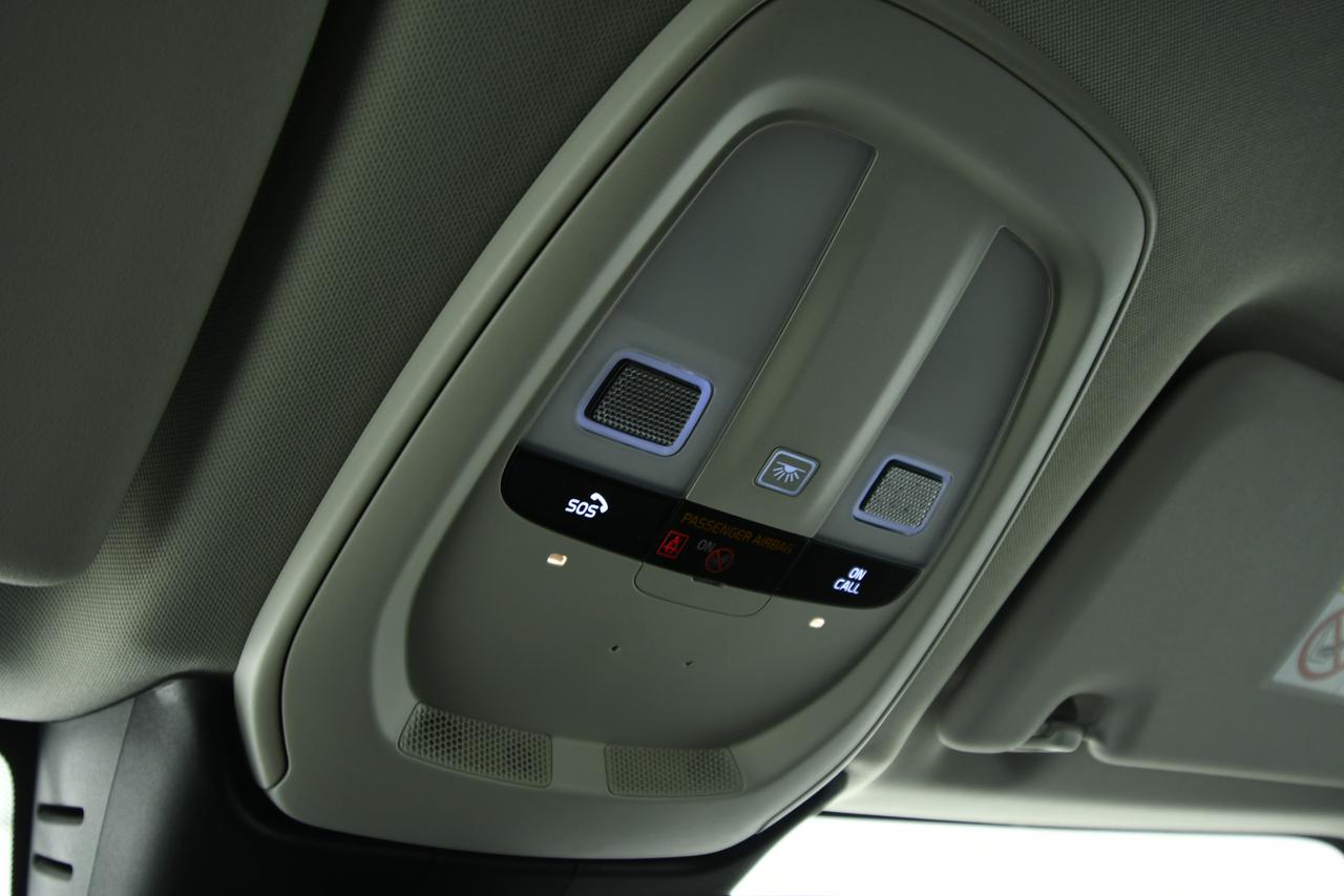 VOLVO XC60 2.0 b4 Momentum awd auto CAMERA+APP CONNECT+FULL LED