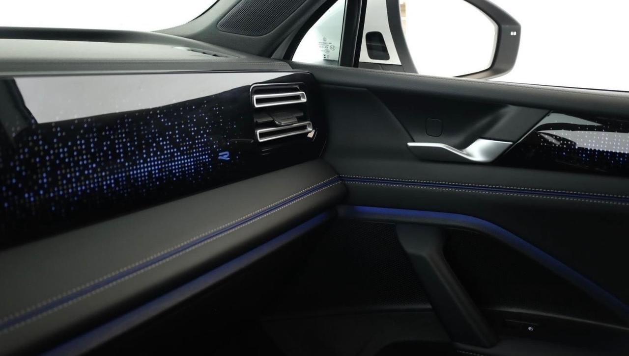 Volkswagen Tiguan 2.0TDi DSG R Line Navi Tetto Cerchi neri