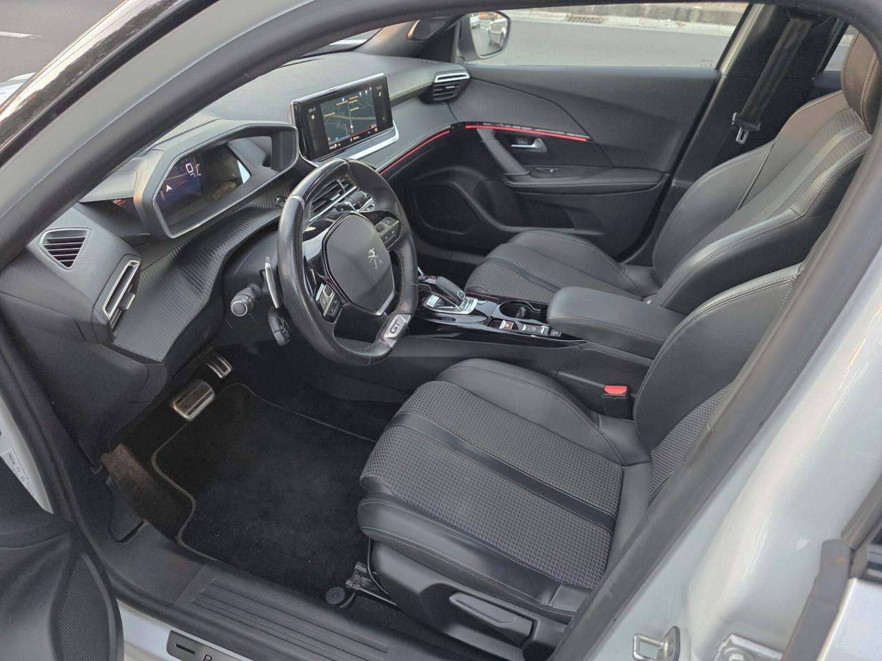 Peugeot 2008 PureTech 130 S&S EAT8 GT