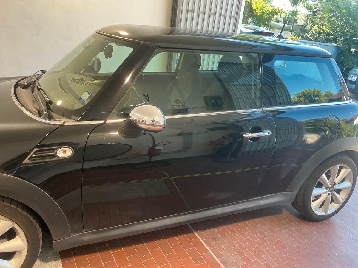 Mini 1.6 16V Cooper D soli 100.000km