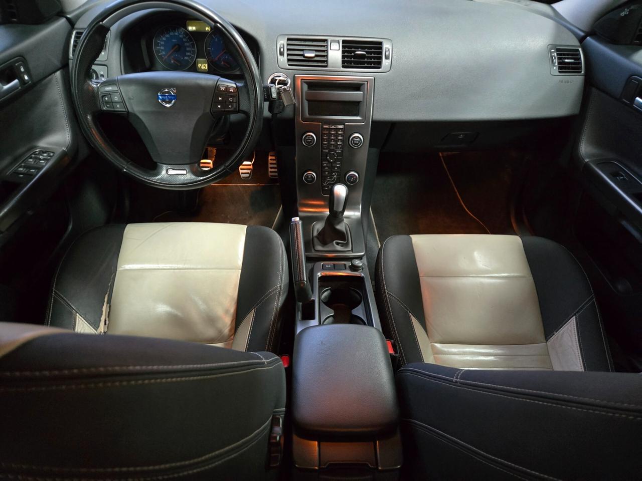 Volvo V50 D2 R-design