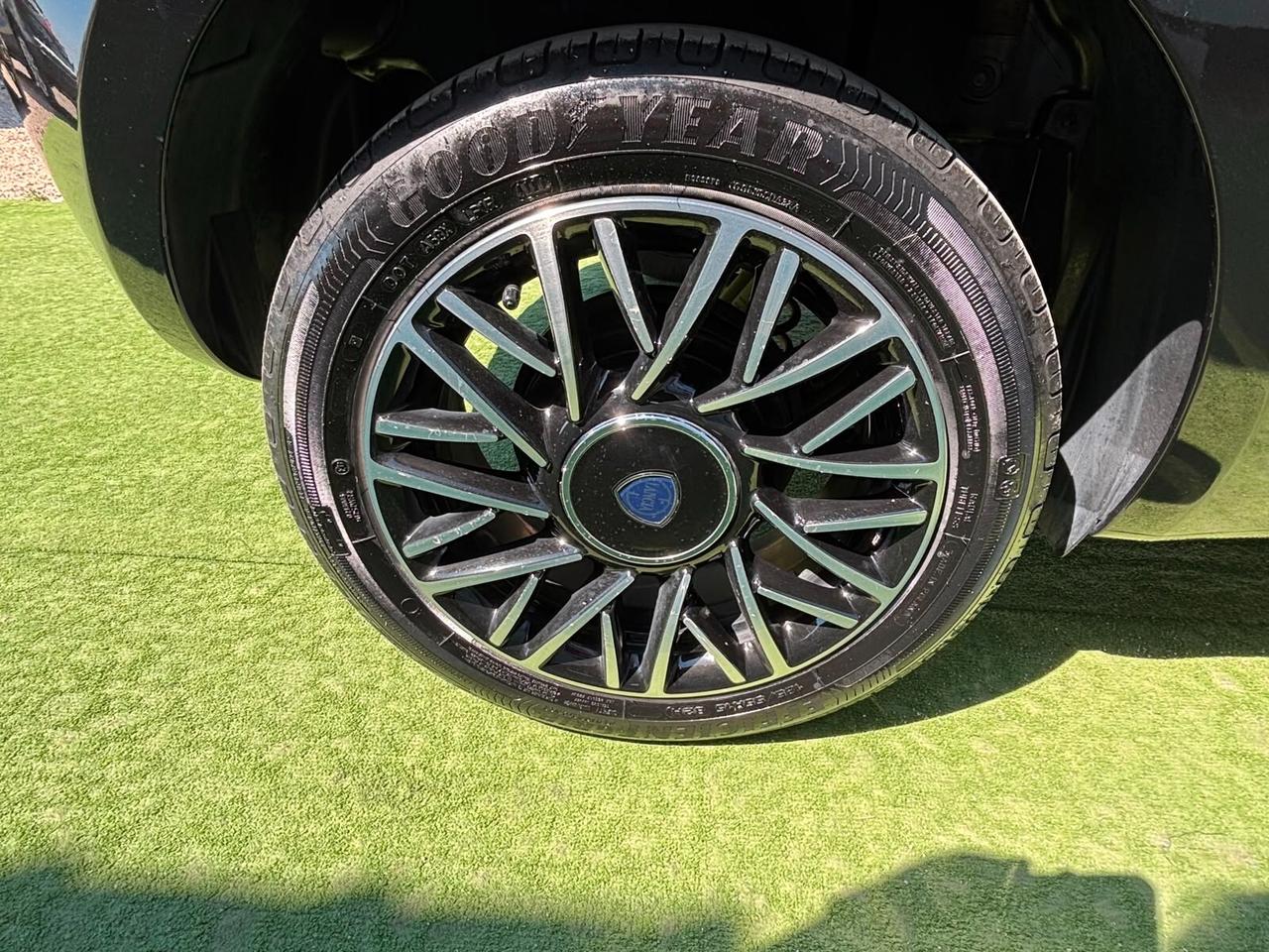 Lancia Ypsilon 1.0 Hybrid/ Benzina