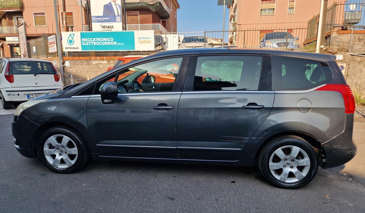 Peugeot 5008 1.6 HDi 110CV cambio robotizzato Tecno