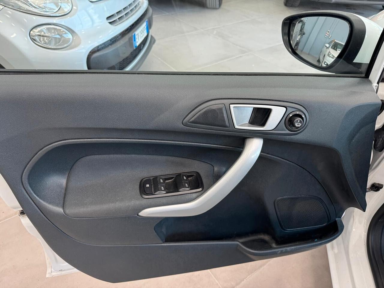 Ford Fiesta 1.4 TDCi 70CV 5 porte Titanium