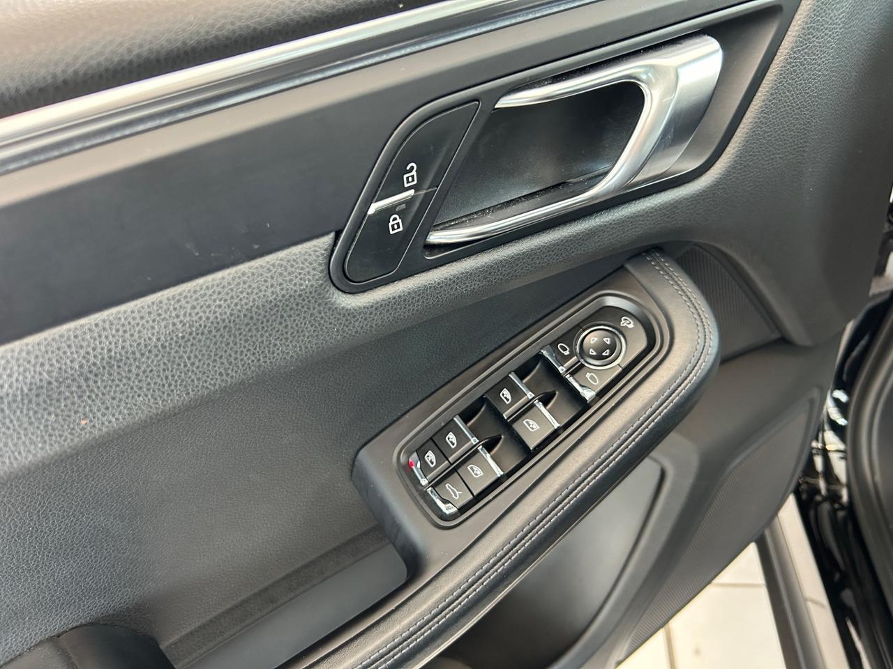 Porsche Macan 2.0 T Auto