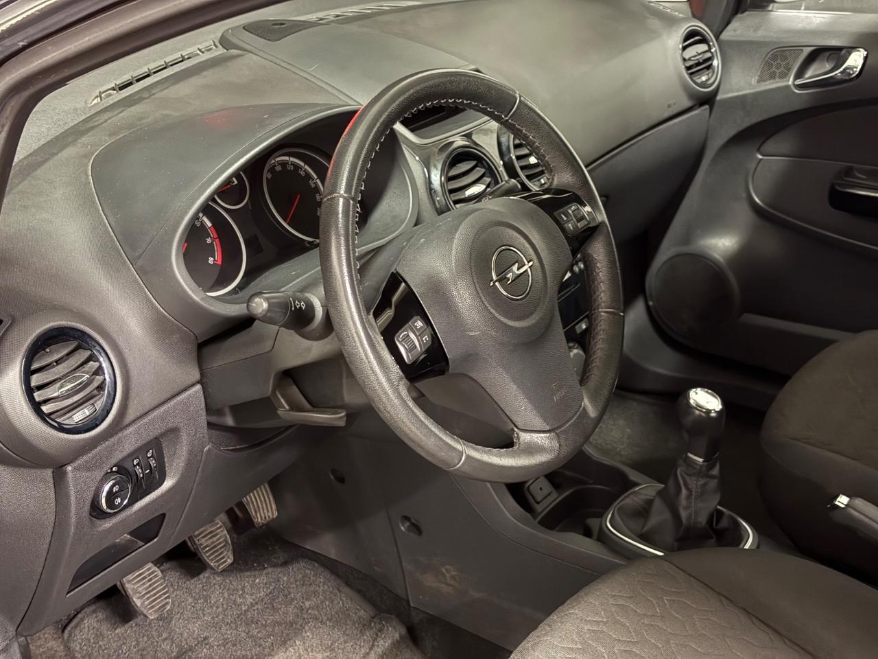 Opel Corsa 1.2 3 porte b-color