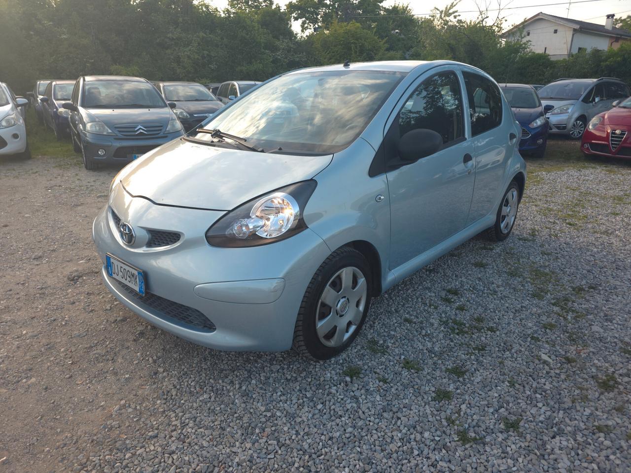 Toyota Aygo 1.0 12V VVT-i 5 porte Sol