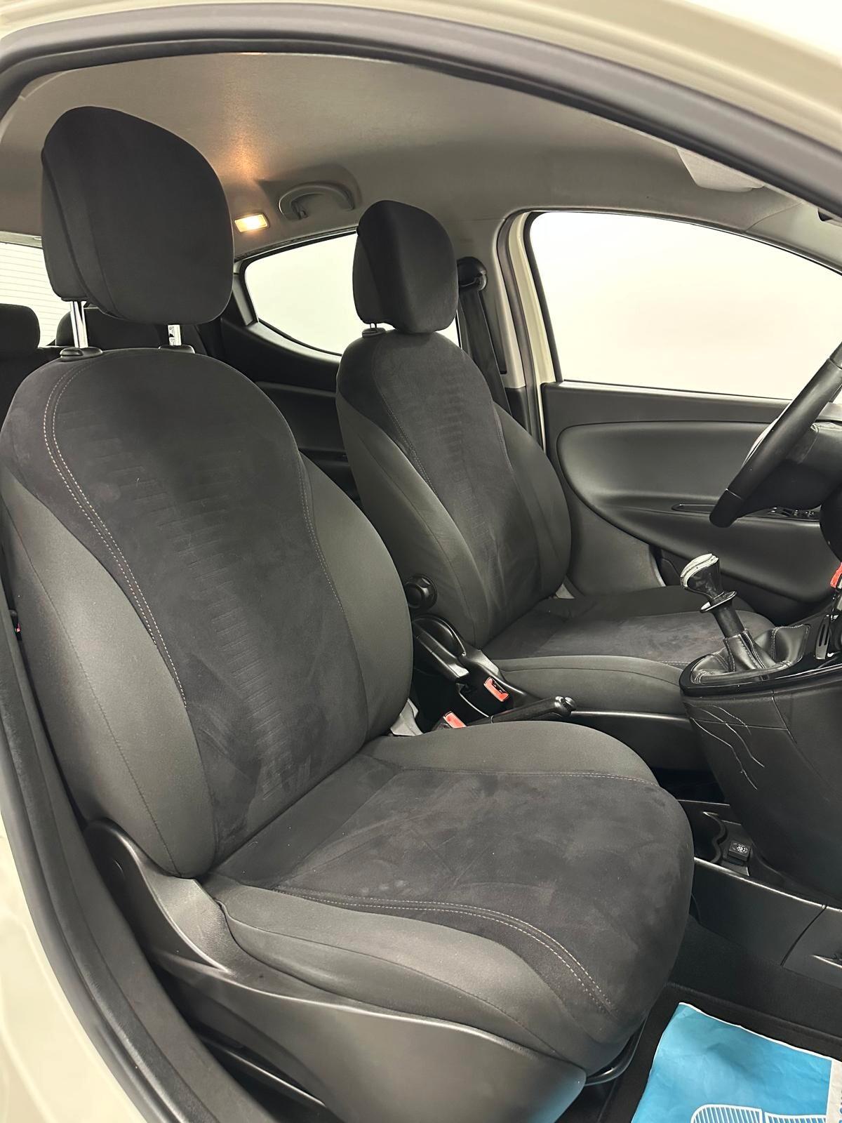 Lancia Ypsilon 1.2 69 CV 5 porte GPL Ecochic Gold - NeoPatentati