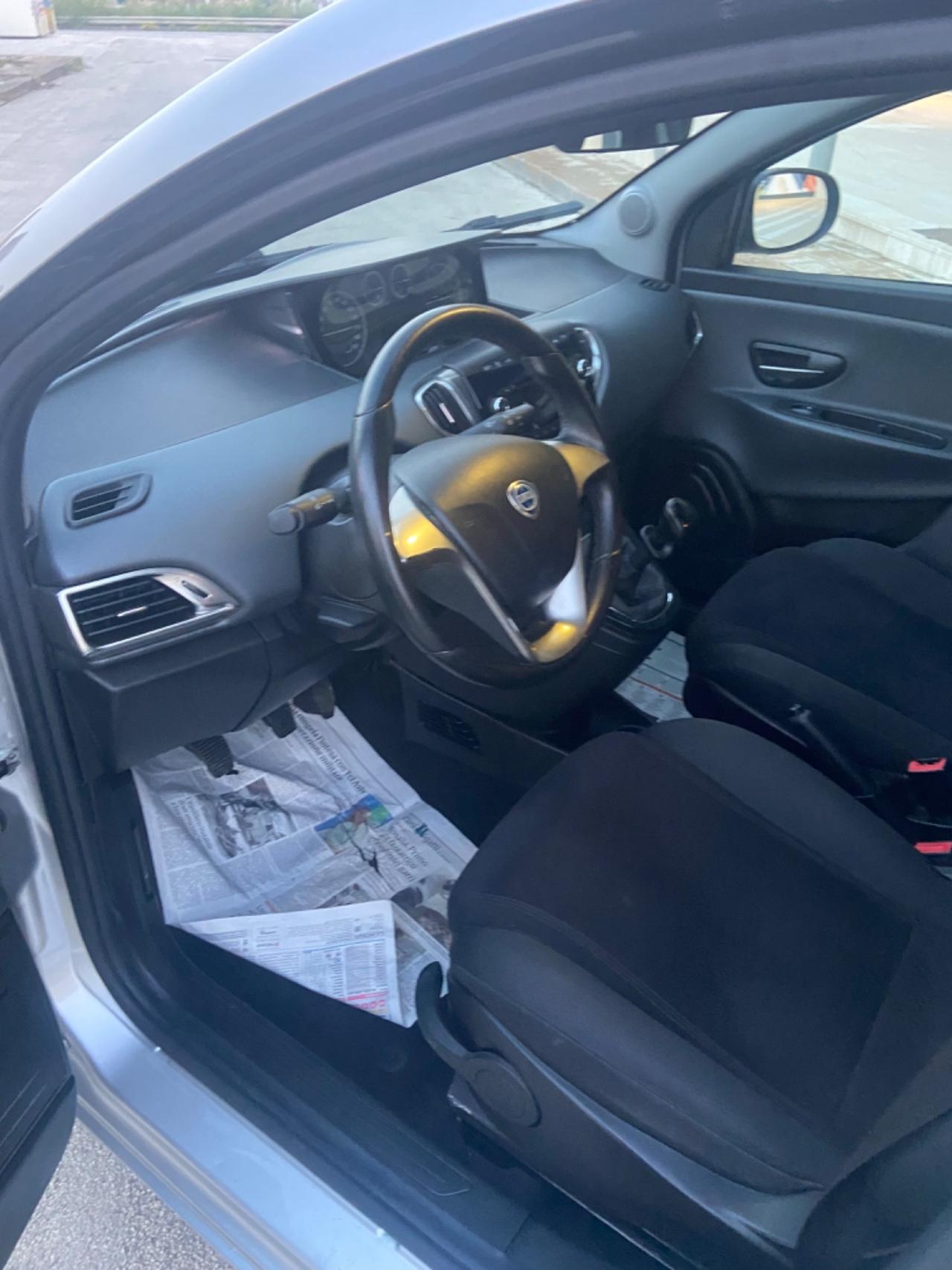 Lancia Ypsilon 1.2 69 CV 5 porte S&S Gold