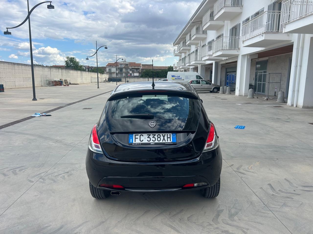 Lancia Ypsilon 1.2 69 CV 5 porte Platinum GPL