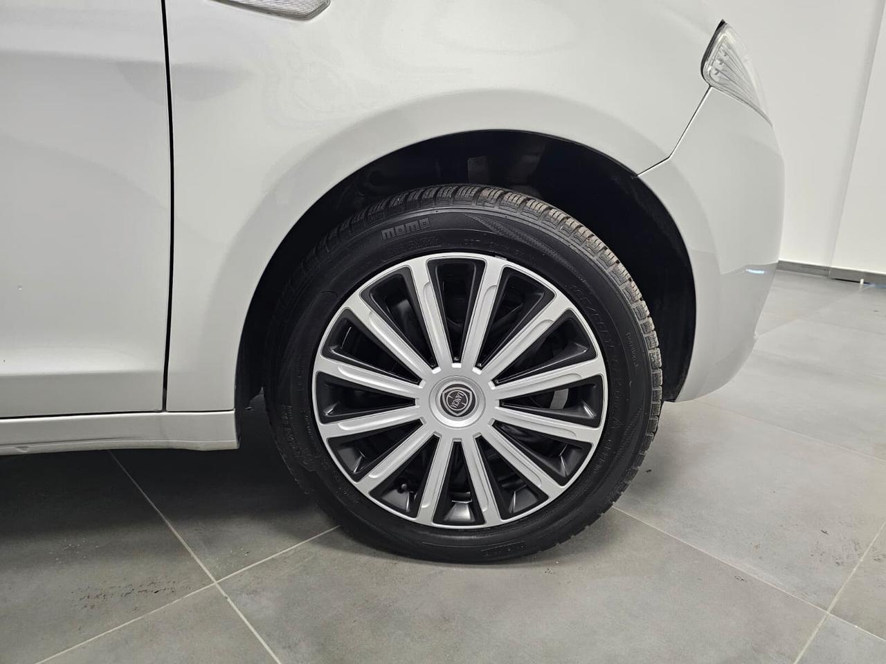 Lancia Ypsilon 1.2 69 CV 5 porte S&S Platinum - Unico proprietario